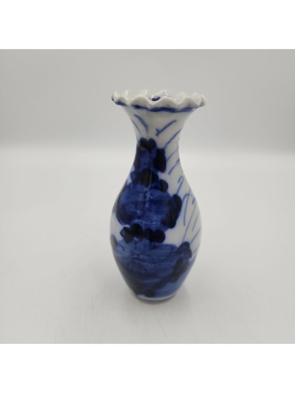 Vintage Japanese Porcelain Hand Painted Blue White Ruffle Rimmed Vase Meiji 4.5"